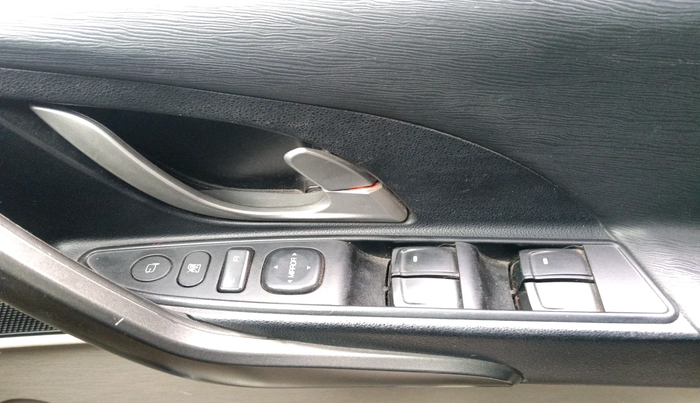 2015 Mahindra XUV500 W10, Diesel, Manual, 94,624 km, interior