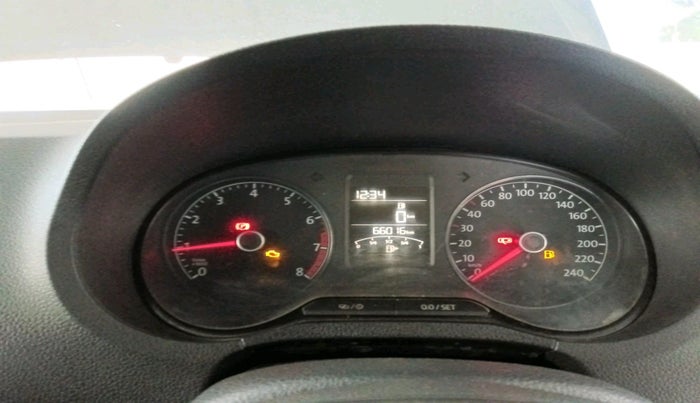 2017 Volkswagen Polo COMFORTLINE 1.2L, Petrol, Manual, 66,016 km, interior