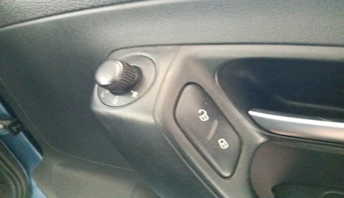 2017 Volkswagen Polo COMFORTLINE 1.2L, Petrol, Manual, 66,016 km, interior