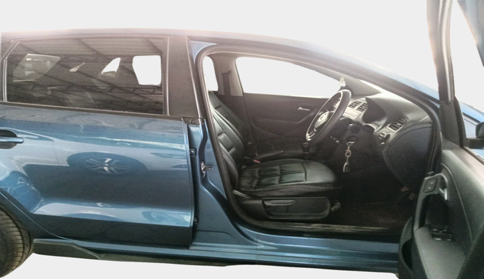 2017 Volkswagen Polo COMFORTLINE 1.2L, Petrol, Manual, 66,016 km, interior