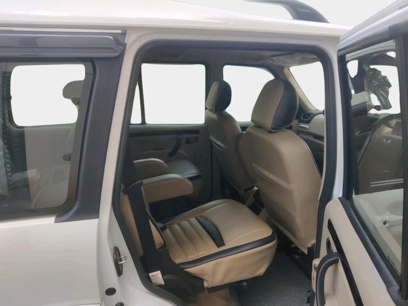 2023 Mahindra SCORPIO CLASSIC S11 MT 7S CC, Diesel, Manual, 11,811 km, interior