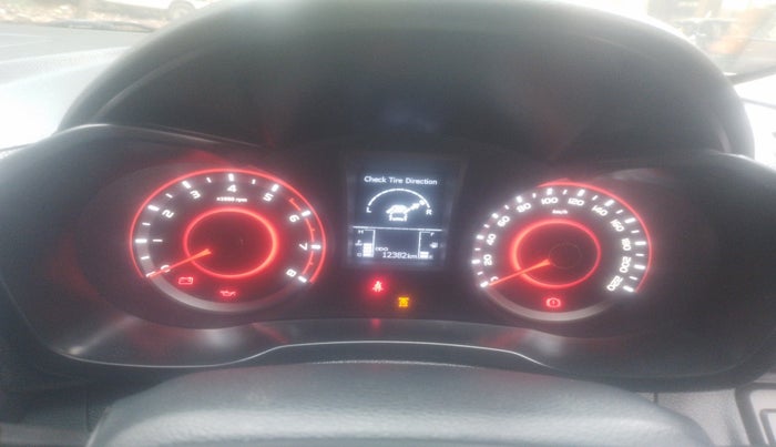 2023 Mahindra XUV300 W8 (O) 1.2 PETROL, Petrol, Manual, 12,382 km, interior
