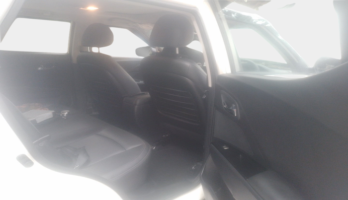2023 Mahindra XUV300 W8 (O) 1.2 PETROL, Petrol, Manual, 12,382 km, interior