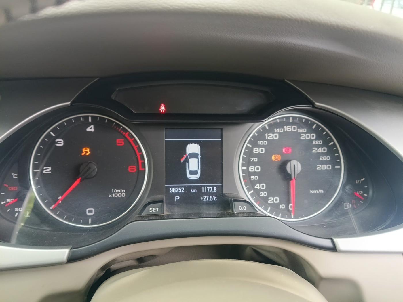 2010 Audi A4 2.0 TDI, Diesel, Automatic, 98,252 km, interior