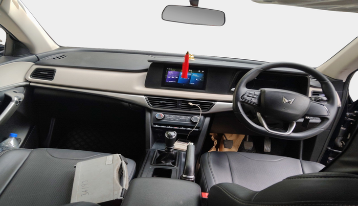 2022 Mahindra XUV700 MX D MT 5 STR, Diesel, Manual, 18,553 km, interior