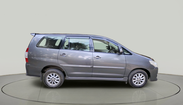 2012 Toyota Innova VX 2.5 8 STR, Diesel, Manual, 1,18,032 km, exterior