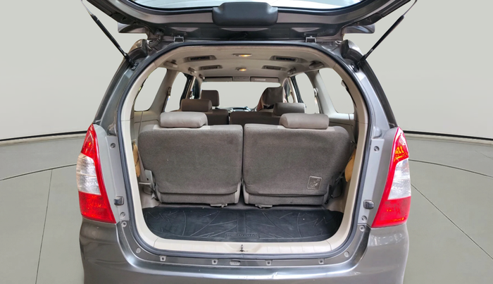 2012 Toyota Innova VX 2.5 8 STR, Diesel, Manual, 1,18,032 km, exterior