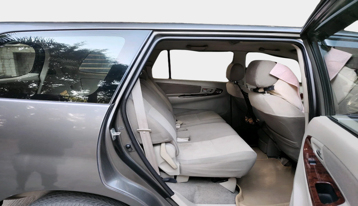 2012 Toyota Innova VX 2.5 8 STR, Diesel, Manual, 1,18,032 km, interior