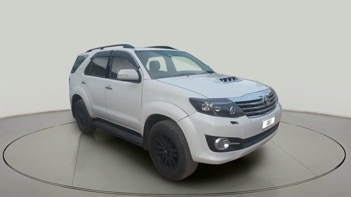 2013 Toyota Fortuner 3.0 4X2 AT, Diesel, Automatic, 2,04,499 km, exterior