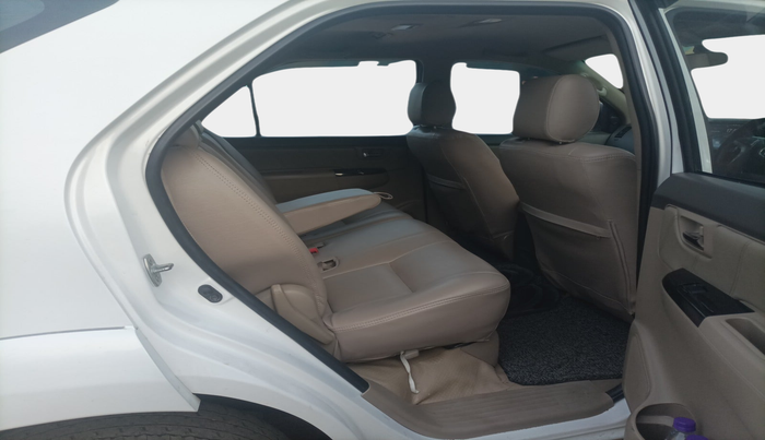 2013 Toyota Fortuner 3.0 4X2 AT, Diesel, Automatic, 2,04,499 km, interior