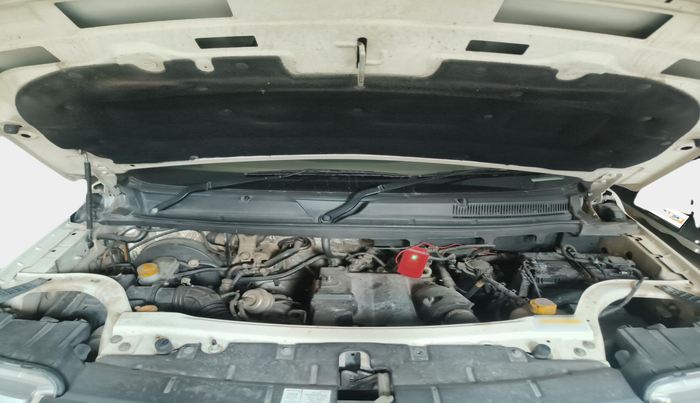 2018 Mahindra TUV300 T6 PLUS, Diesel, Manual, 1,14,275 km, exterior
