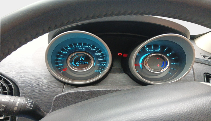 2015 Mahindra XUV500 W10, Diesel, Manual, 1,07,384 km, interior