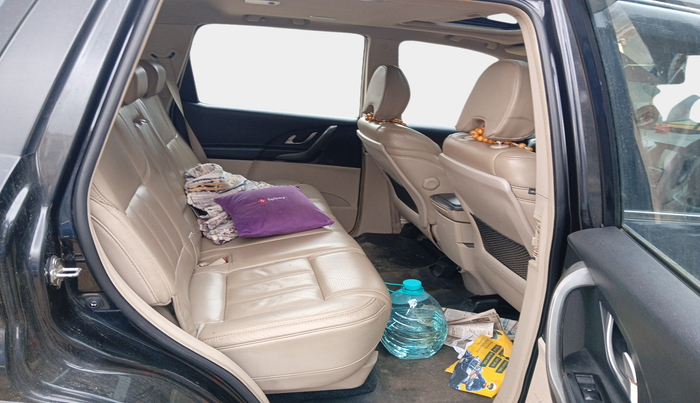 2015 Mahindra XUV500 W10, Diesel, Manual, 1,07,384 km, interior
