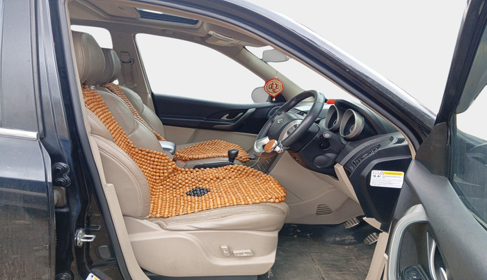2015 Mahindra XUV500 W10, Diesel, Manual, 1,07,384 km, interior
