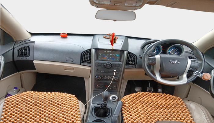 2015 Mahindra XUV500 W10, Diesel, Manual, 1,07,384 km, interior