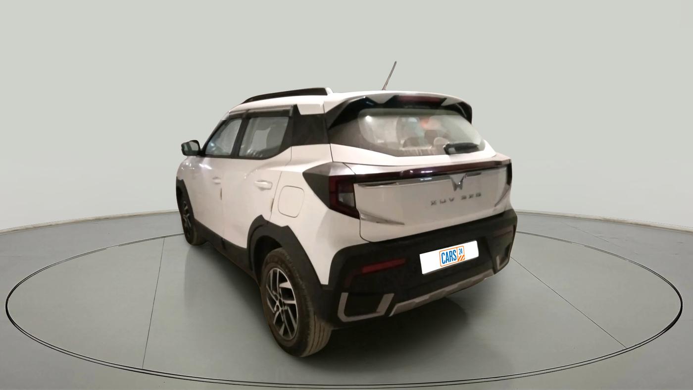 2024 Mahindra XUV 3XO AX5 1.2 L TCMPFi, Petrol, Manual, 18,810 km, exterior