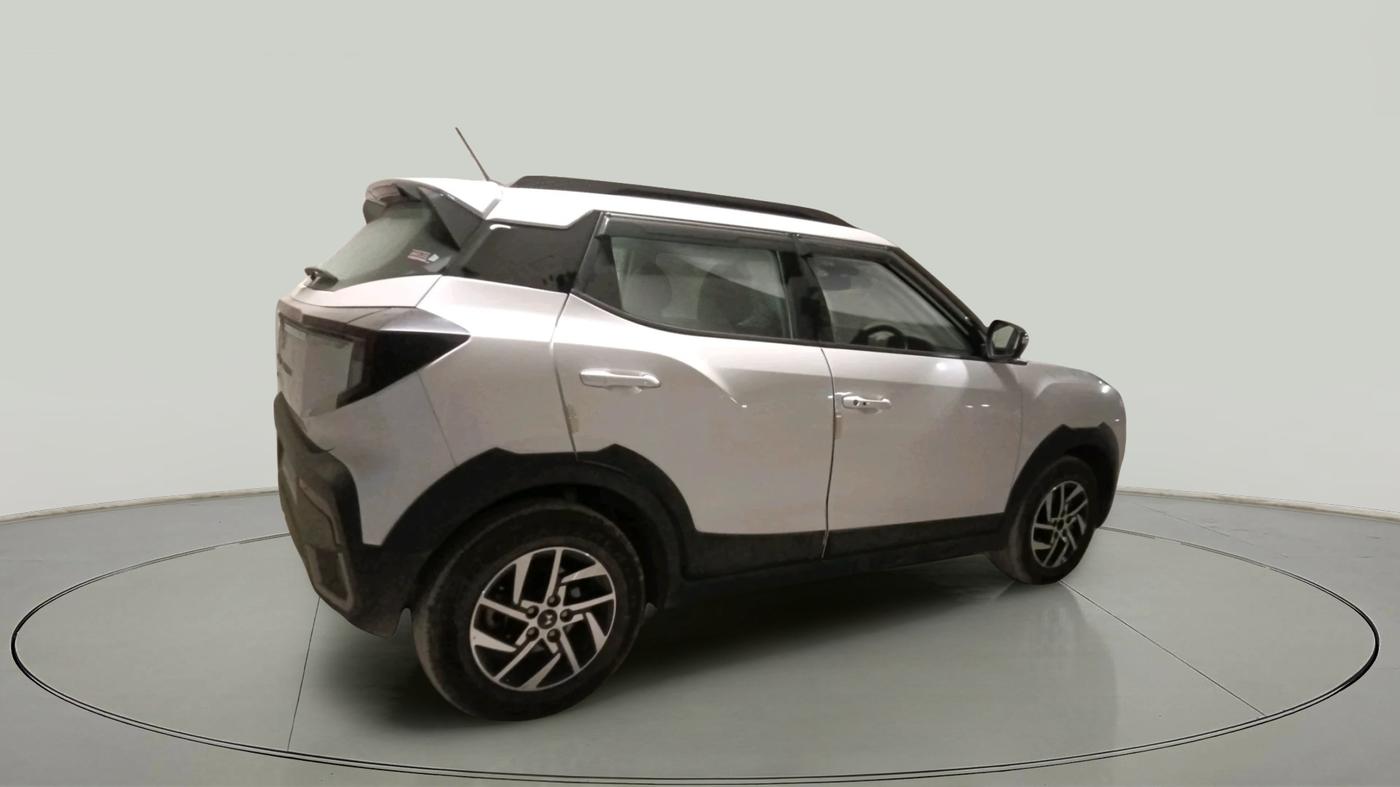 2024 Mahindra XUV 3XO AX5 1.2 L TCMPFi, Petrol, Manual, 18,810 km, exterior