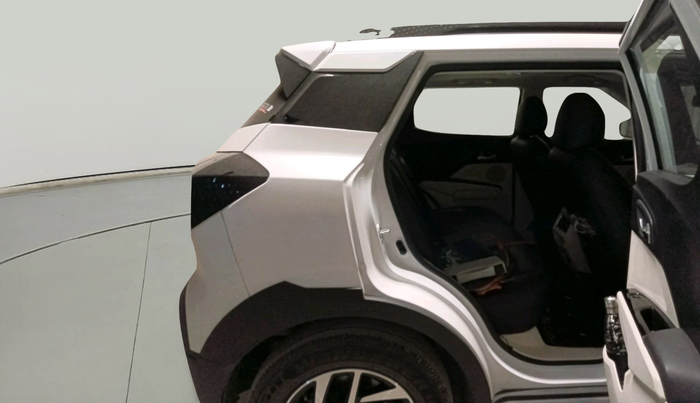 2024 Mahindra XUV 3XO AX5 1.2 L TCMPFi, Petrol, Manual, 18,810 km, interior