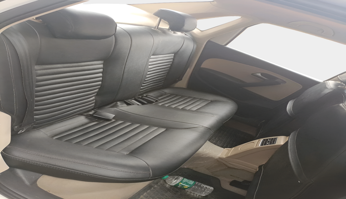 2017 Volkswagen Ameo HIGHLINE1.2L PLUS 16 ALLOY, Petrol, Manual, 25,076 km, interior