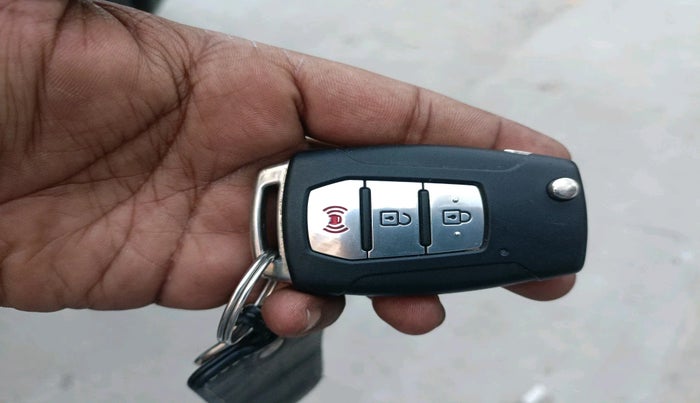 2021 Mahindra XUV300 W8 (O) 1.5 DIESEL, Diesel, Manual, 73,885 km, interior