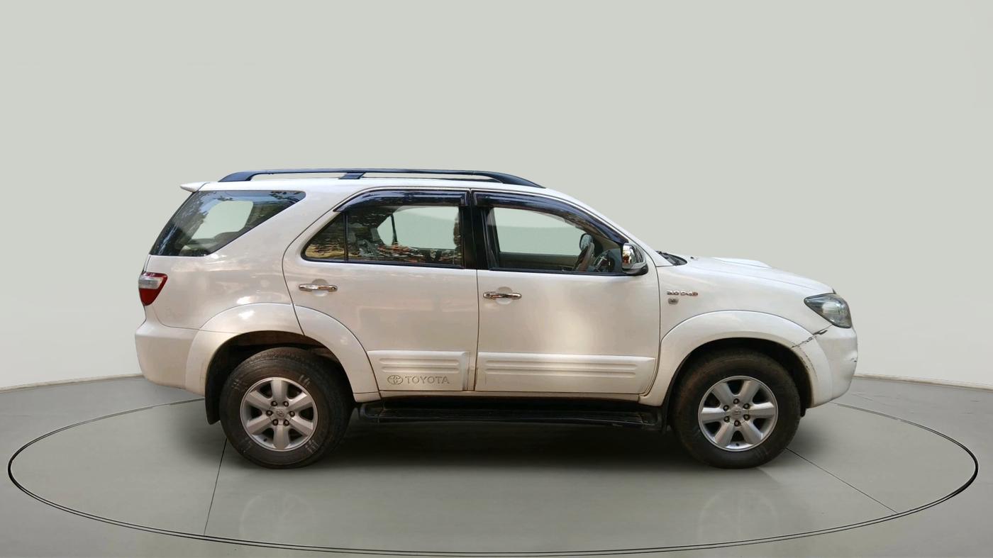 2011 Toyota Fortuner 3.0 4X4 MT, Diesel, Manual, 1,09,050 km, exterior