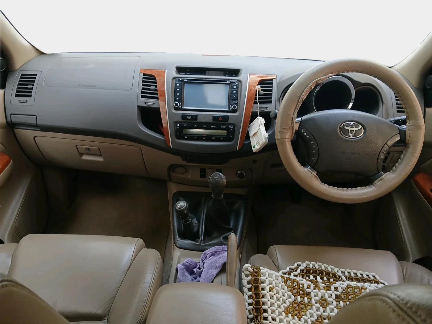 2011 Toyota Fortuner 3.0 4X4 MT, Diesel, Manual, 1,09,050 km, interior