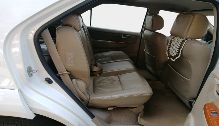 2011 Toyota Fortuner 3.0 4X4 MT, Diesel, Manual, 1,09,050 km, interior