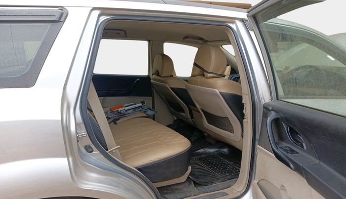 2016 Mahindra XUV500 W4, Diesel, Manual, 1,11,089 km, interior