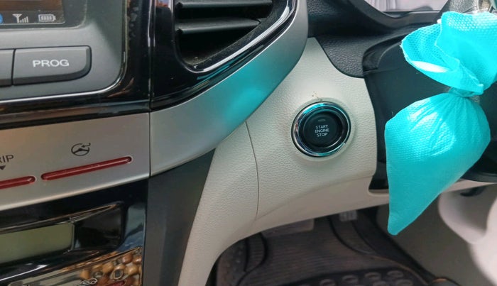 2021 Mahindra XUV300 W8 (O) 1.2 PETROL AMT, Petrol, Automatic, 23,094 km, interior