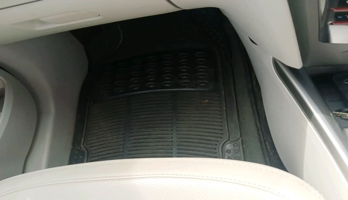 2021 Mahindra XUV300 W8 (O) 1.2 PETROL AMT, Petrol, Automatic, 23,094 km, interior