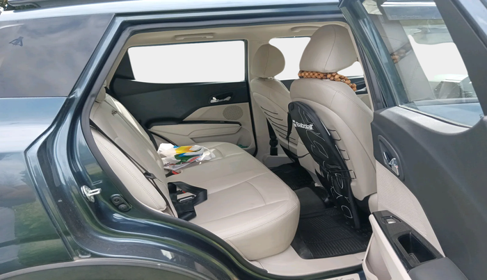 2021 Mahindra XUV300 W8 (O) 1.2 PETROL AMT, Petrol, Automatic, 23,094 km, interior