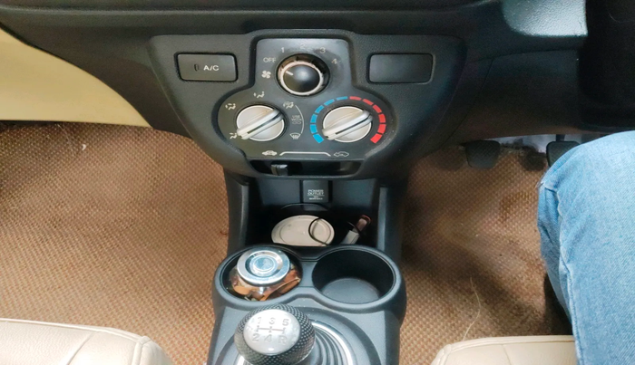 2015 Honda Amaze 1.5L I-DTEC S, Diesel, Manual, 1,43,193 km, interior