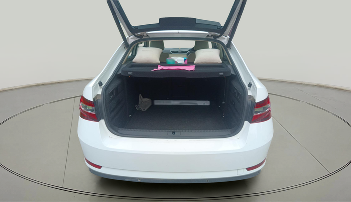 2016 Skoda Superb L&K 1.8 TSI AT, Petrol, Automatic, 1,54,124 km, exterior