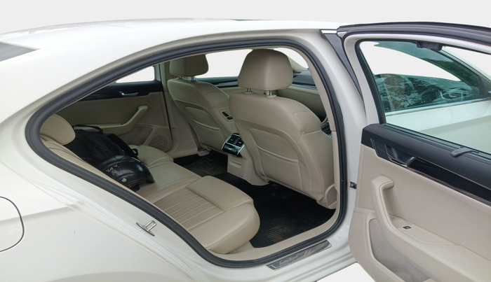 2016 Skoda Superb L&K 1.8 TSI AT, Petrol, Automatic, 1,54,124 km, interior