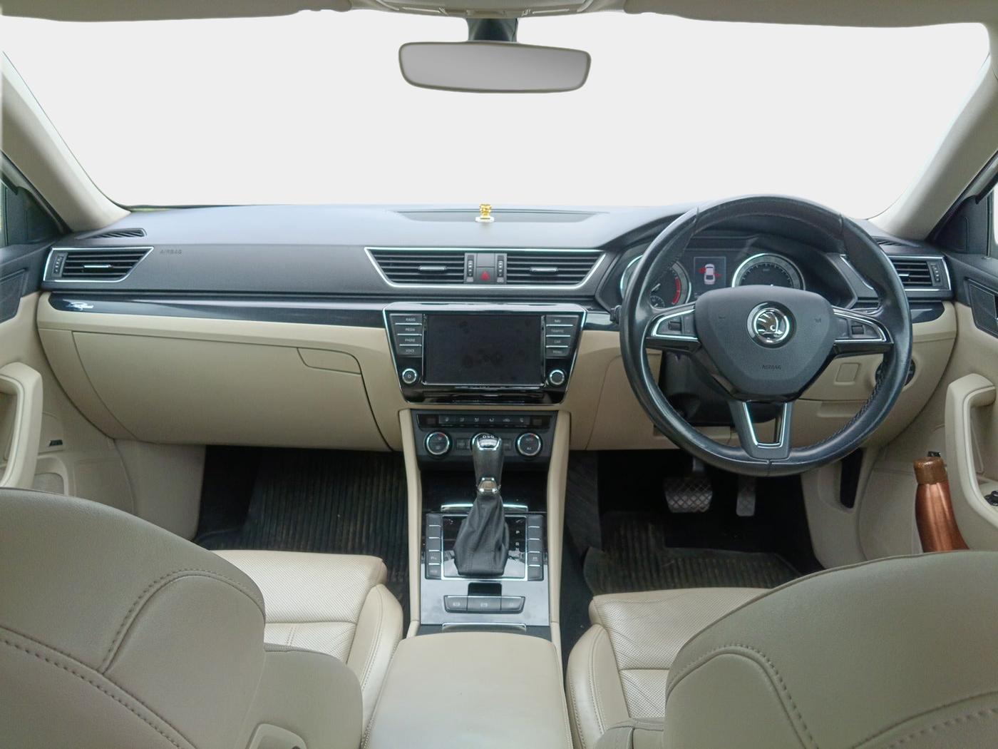 2016 Skoda Superb L&K 1.8 TSI AT, Petrol, Automatic, 1,54,900 km, interior