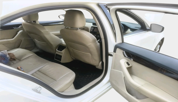 2015 Skoda Octavia ELEGANCE 2.0 TDI AT, Diesel, Automatic, 1,28,725 km, interior