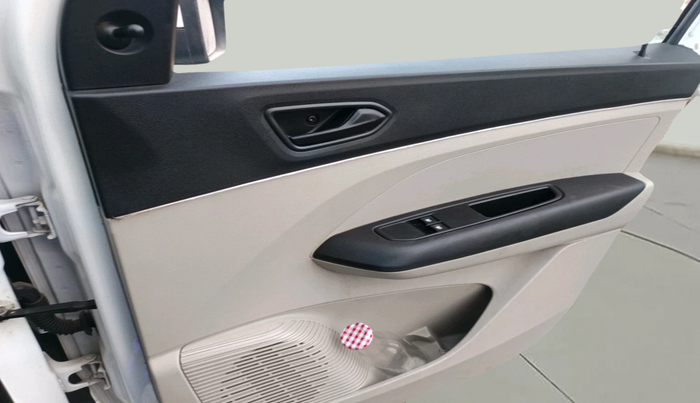 2019 Renault TRIBER RXL MT, Petrol, Manual, 41,317 km, interior