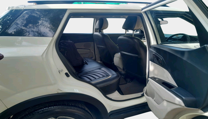 2021 Mahindra XUV300 W6 1.2 PETROL AMT, Petrol, Automatic, 74,514 km, interior
