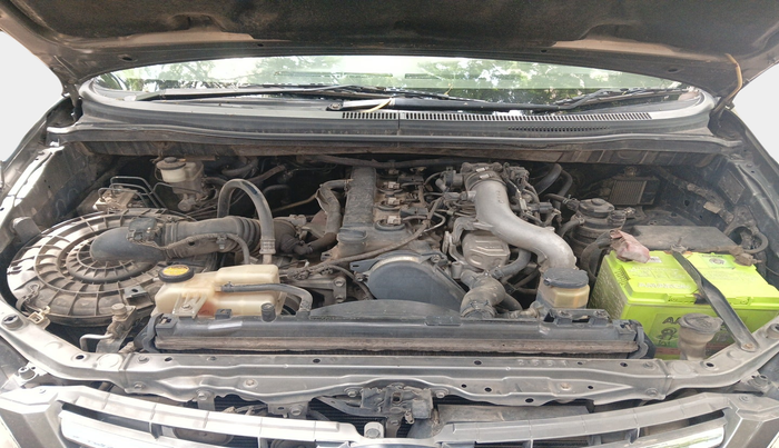 2011 Toyota Innova V 2.5 8 STR, Diesel, Manual, 2,22,323 km, exterior