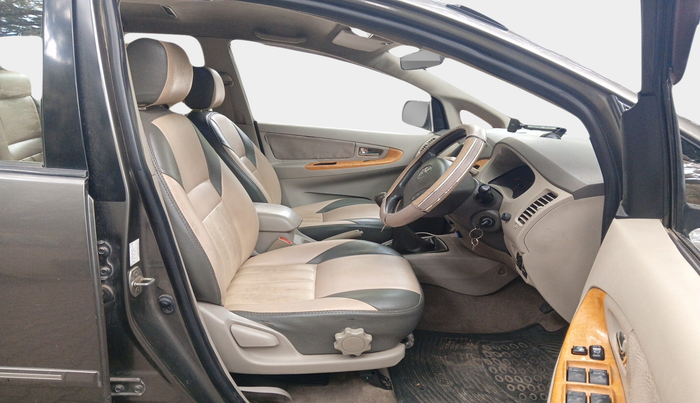 2011 Toyota Innova V 2.5 8 STR, Diesel, Manual, 2,22,323 km, interior