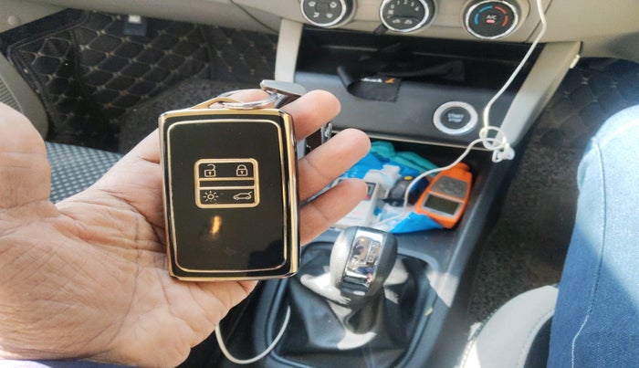 2022 Renault TRIBER RXZ AMT, Petrol, Automatic, 27,920 km, interior