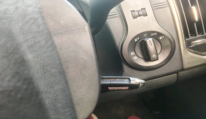 2019 Tata Hexa XM PLUS 4X2 7 STR, Diesel, Manual, 1,31,863 km, interior