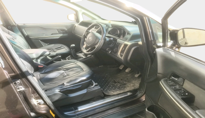 2019 Tata Hexa XM PLUS 4X2 7 STR, Diesel, Manual, 1,31,863 km, interior