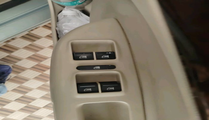 2010 Skoda Laura ELEGANCE 1.9 TDI MT, Diesel, Manual, 1,54,878 km, interior