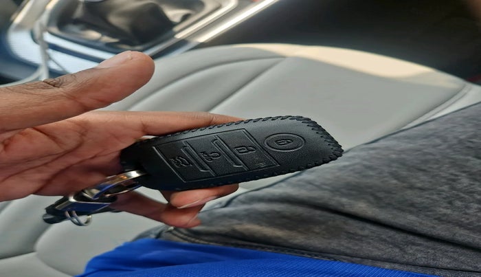 2022 KIA SONET HTK PLUS 1.0 IMT, Petrol, Manual, 49,356 km, interior