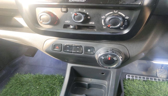 2016 Renault Kwid RXT 1.0 AMT, Petrol, Automatic, 95,338 km, interior