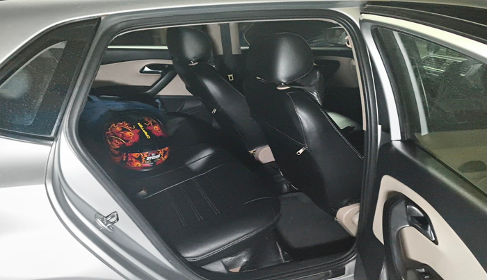 2011 Volkswagen Polo HIGHLINE 1.6L, Petrol, Manual, 1,51,250 km, interior