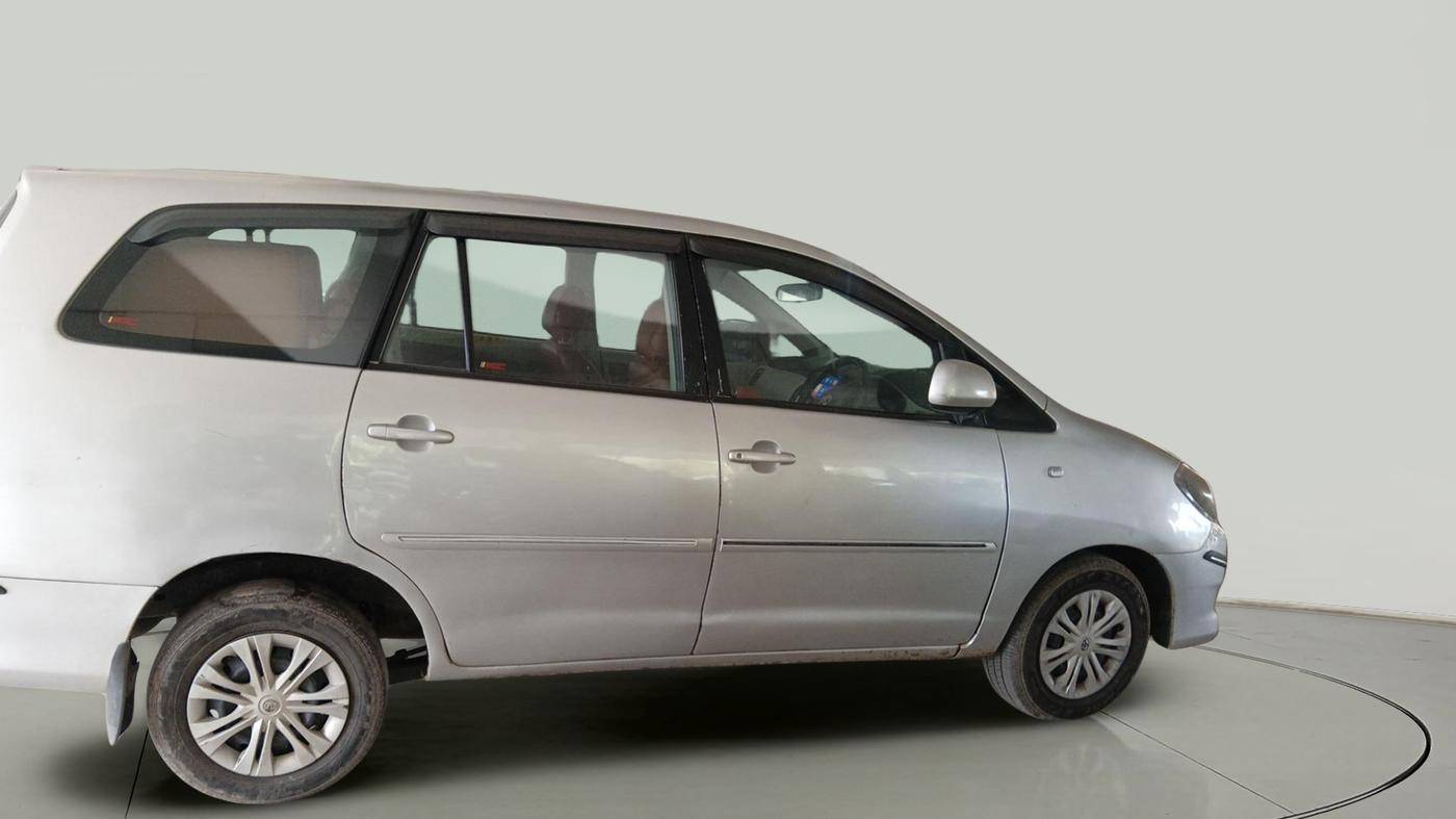 2010 Toyota Innova 2.5 G4 8 STR, Diesel, Manual, 1,99,724 km, exterior