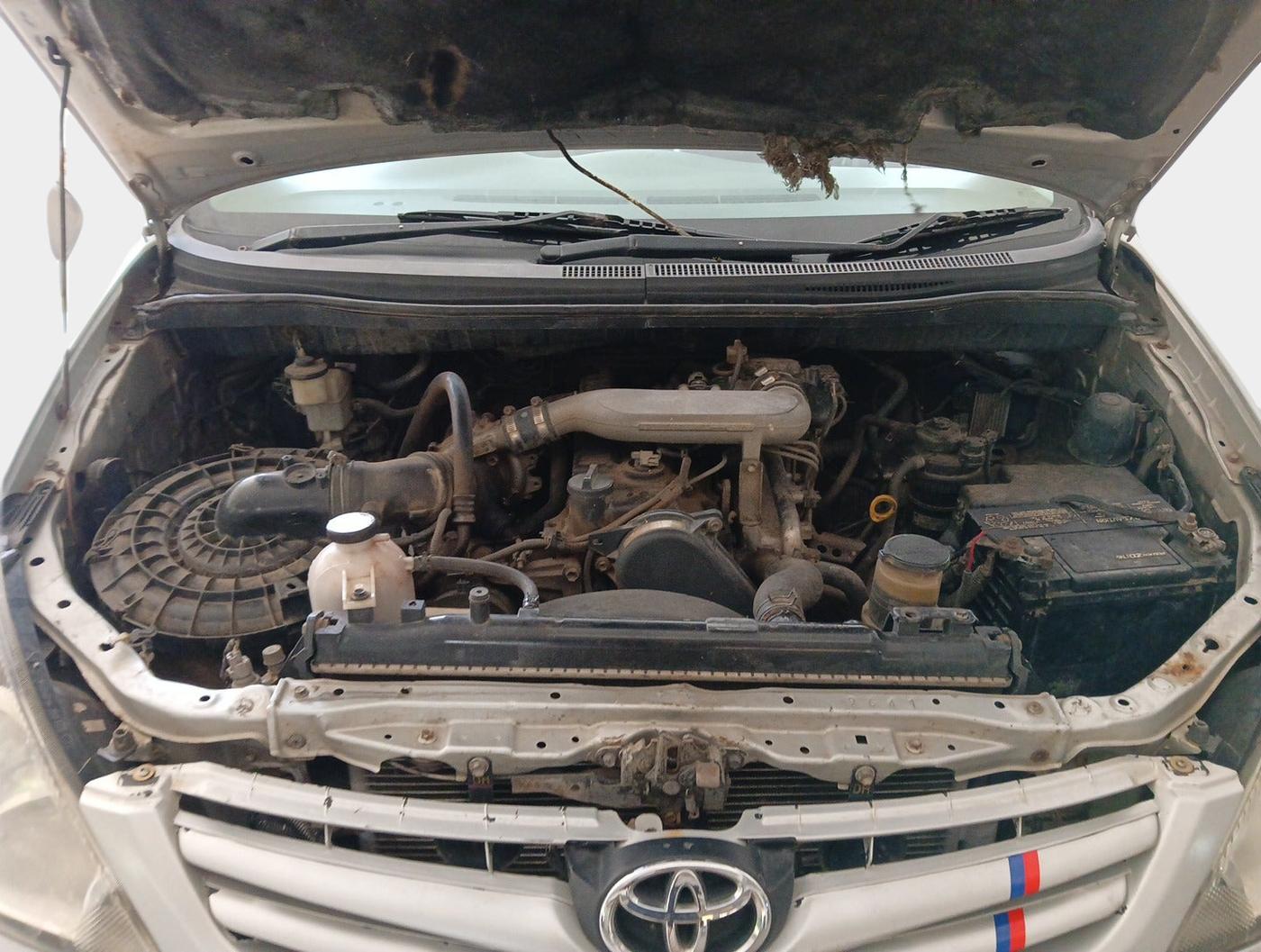 2010 Toyota Innova 2.5 G4 8 STR, Diesel, Manual, 1,99,724 km, exterior