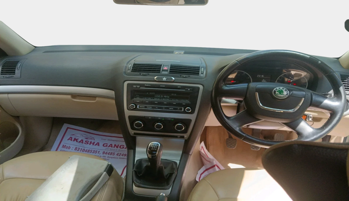 2011 Skoda Laura AMBIENTE 1.8 TSI, Petrol, Manual, 1,00,486 km, interior